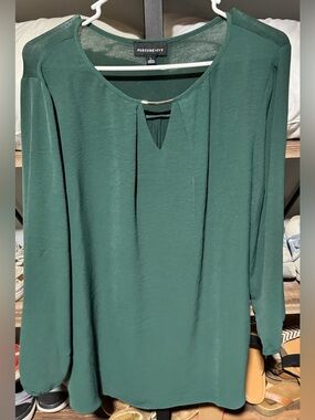 Fortune & Ivy Forest Green Long Sleeve Keyhole Blouse